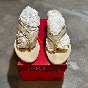 AEROSOLES Gold Wedge Thong Sandals